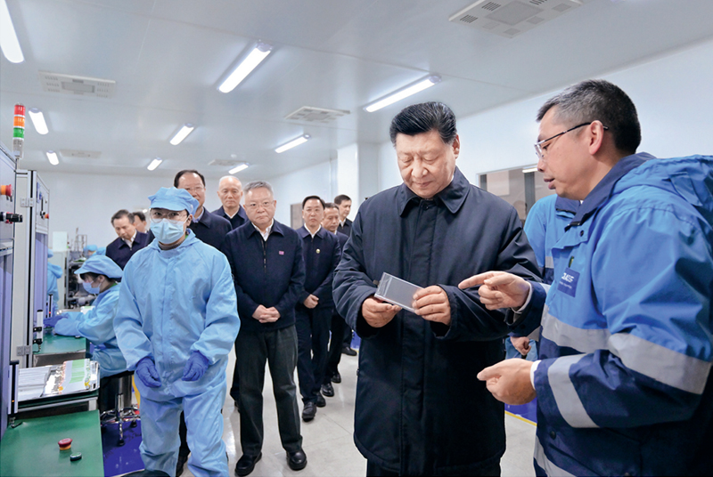 2024年3月18日至21日，中共中央总书记、国家主席、中央军委主席习近平在湖南考察。这是18日下午，习近平在中德合资企业巴斯夫杉杉电池材料有限公司考察。 新华社记者 谢环驰/摄
